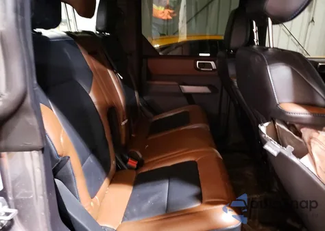 2021 Ford Bronco Base z USA, uszkodzony, nr VIN 1FMEE5BPXMLA89882